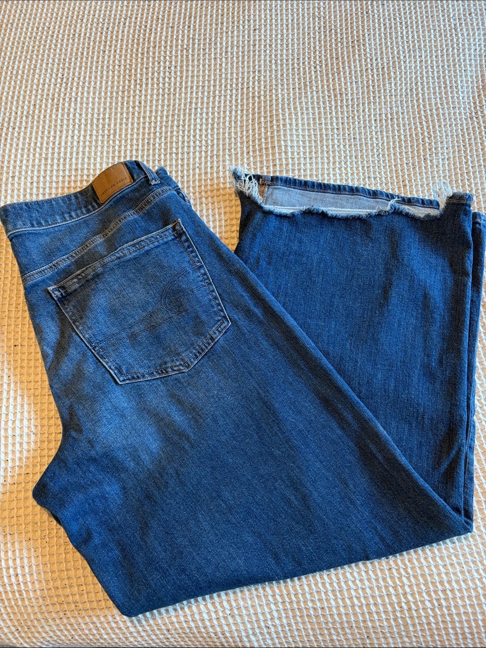 American Eagle Outfitters Women's Dark Blue low rise baggy wide-leg Jeans